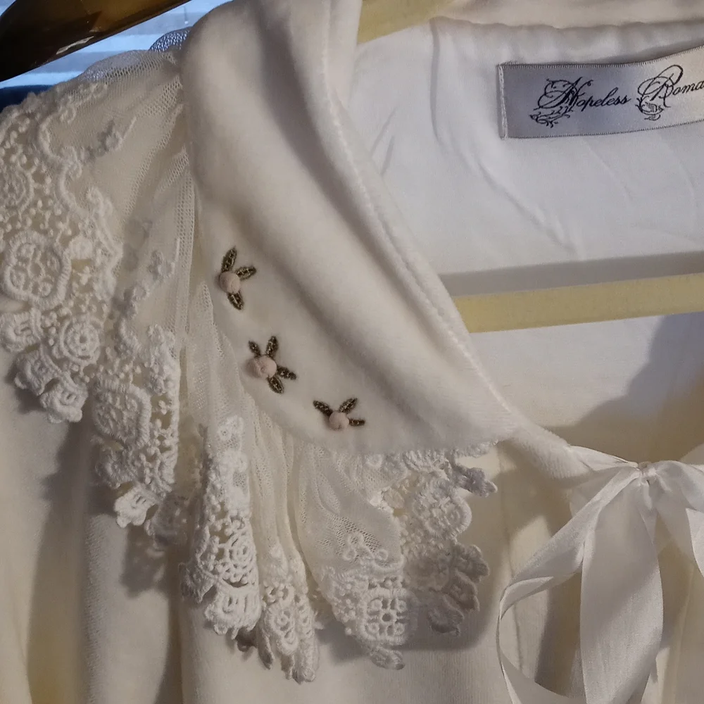 Hopeless Romantic blouse size large - Picture 5 of 11